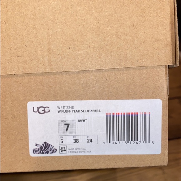 BRAND NEW WITH TAGS AND BOX UGG slippers - Picture 4 of 4